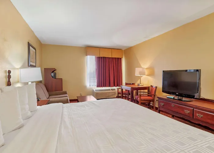 Western Clearlake Plaza Hotel