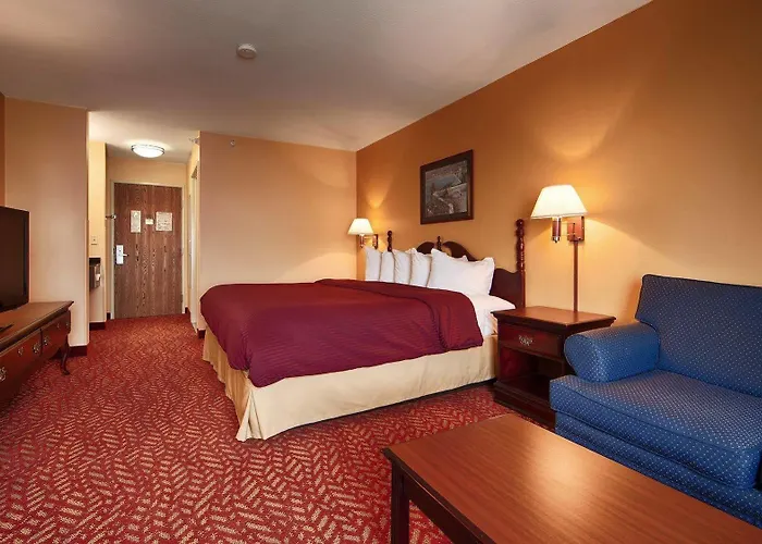 Western Clearlake Plaza 3*